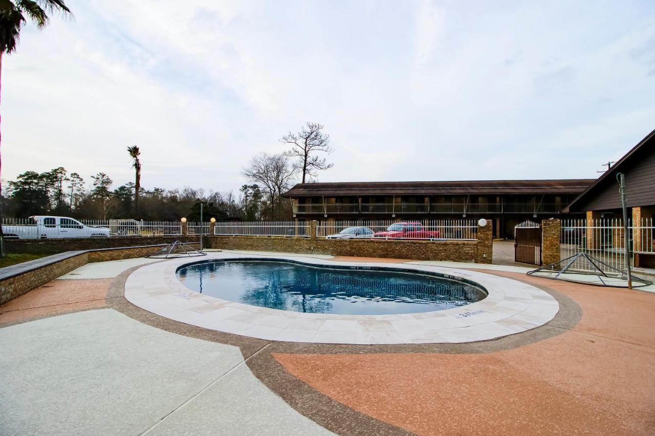 Oyo Pinewood Inn & Suites Silsbee ภายนอก รูปภาพ