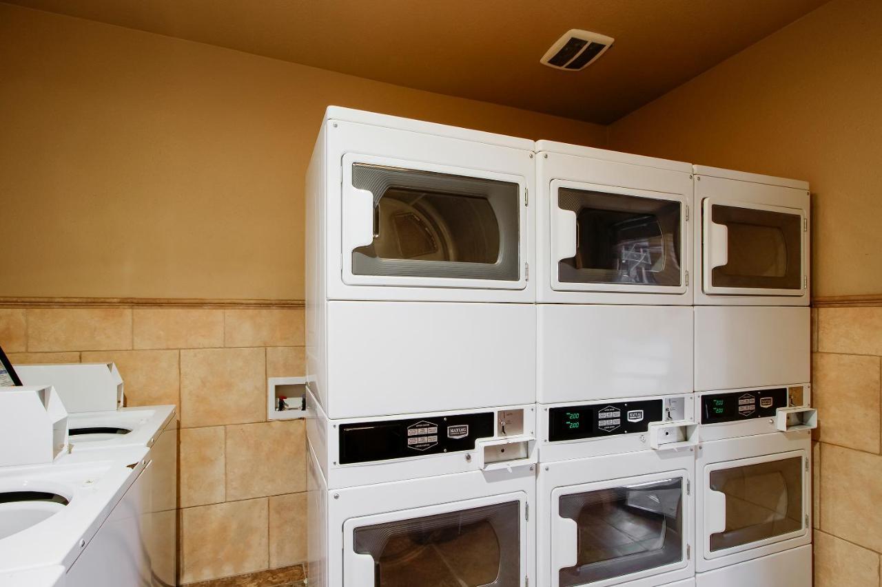 Oyo Pinewood Inn & Suites Silsbee ภายนอก รูปภาพ