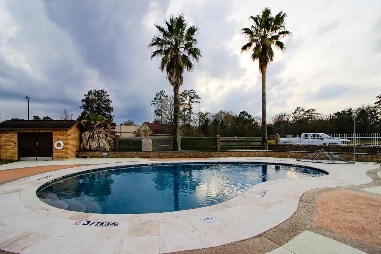 Oyo Pinewood Inn & Suites Silsbee ภายนอก รูปภาพ