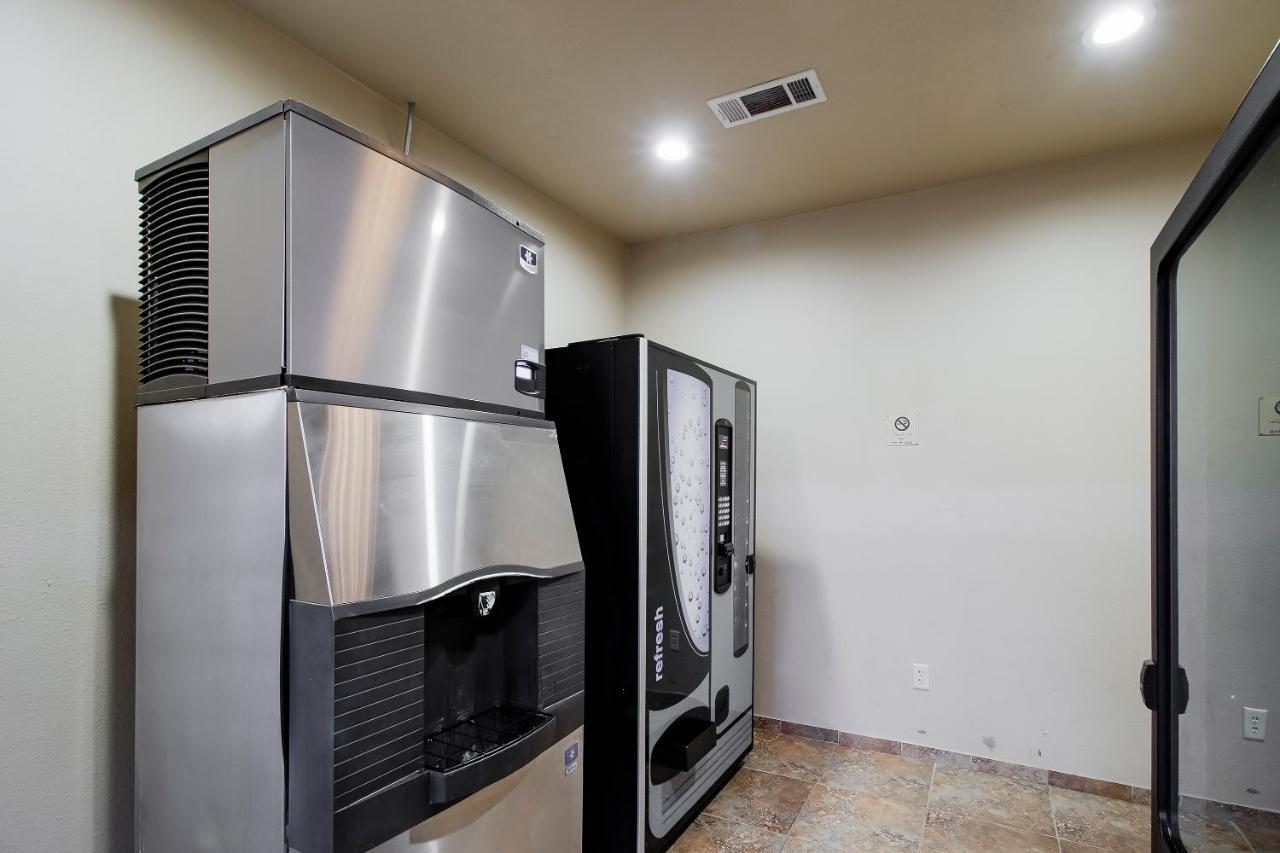 Oyo Pinewood Inn & Suites Silsbee ภายนอก รูปภาพ