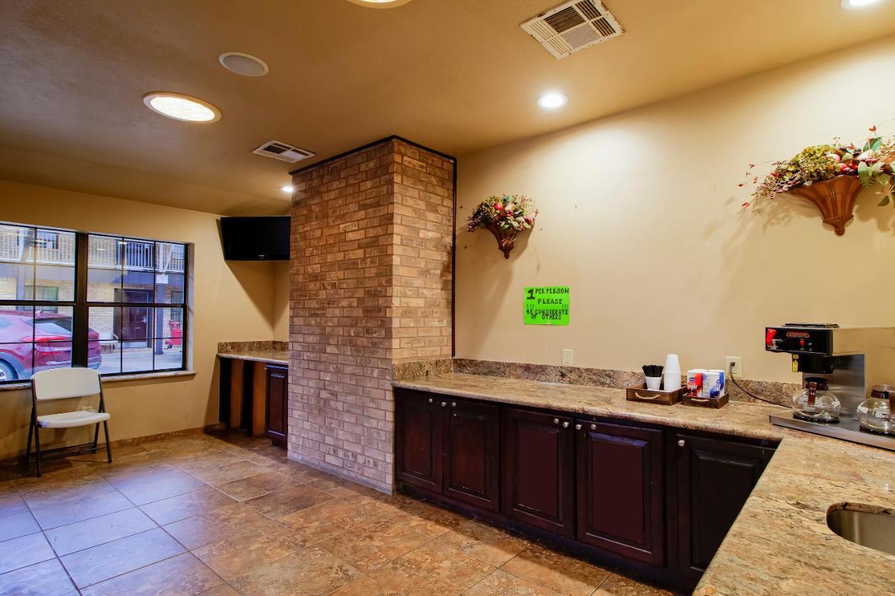 Oyo Pinewood Inn & Suites Silsbee ภายนอก รูปภาพ
