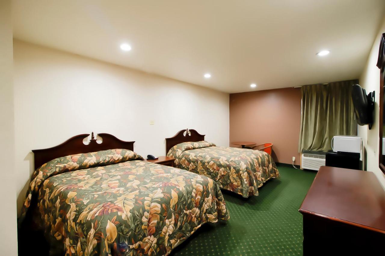 Oyo Pinewood Inn & Suites Silsbee ภายนอก รูปภาพ